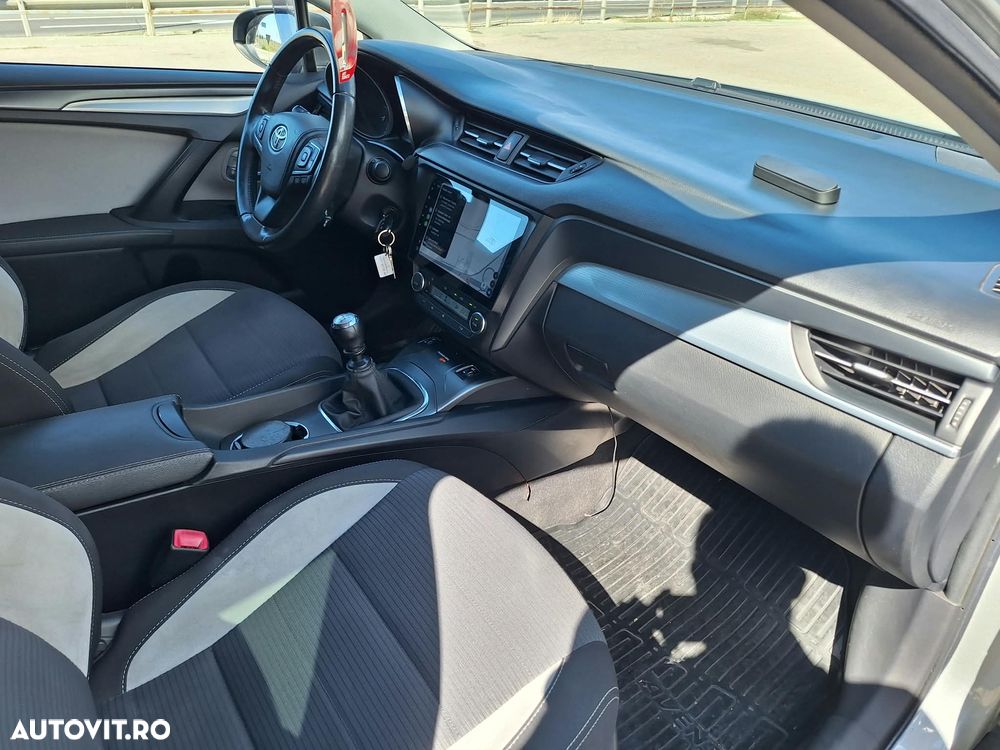 Toyota Avensis 2.0 D-4D Elegance - 11