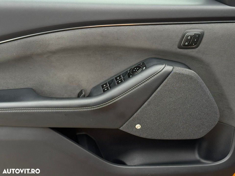 Ford Mustang Mach-E - 12