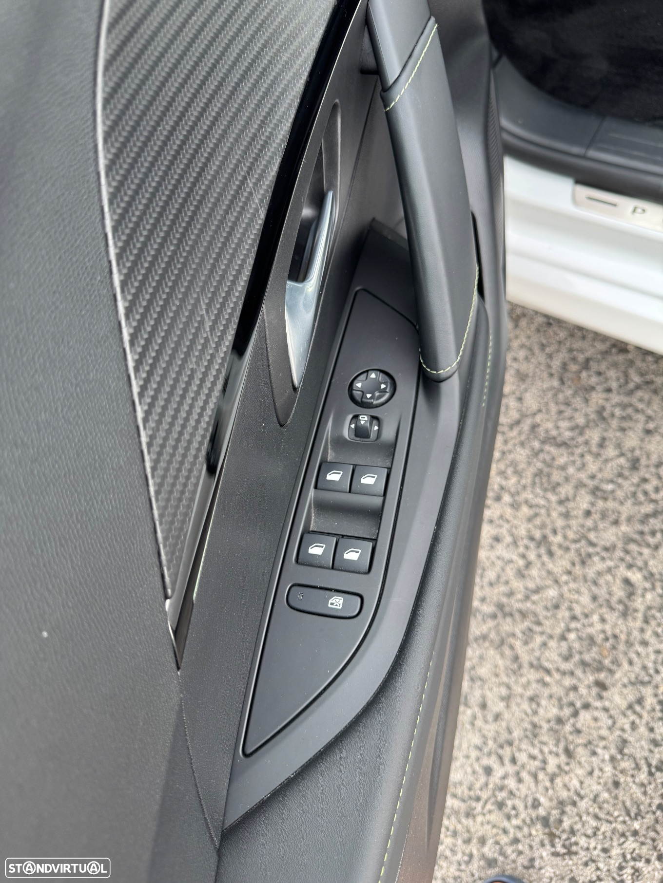 Peugeot e-208 50 kWh GT - 14