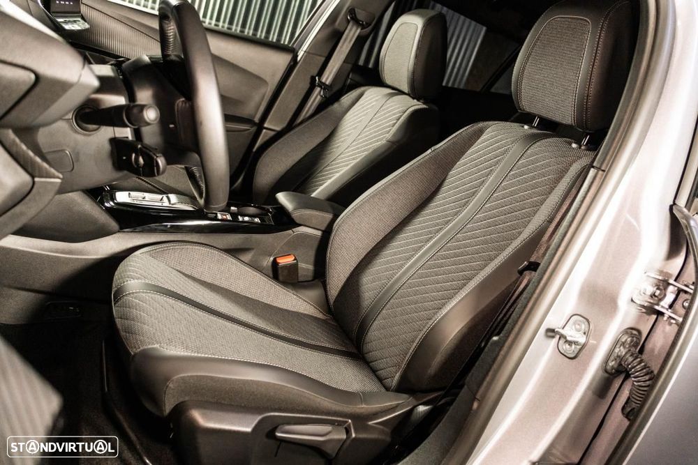 Peugeot e-2008 54 kWh Allure - 39