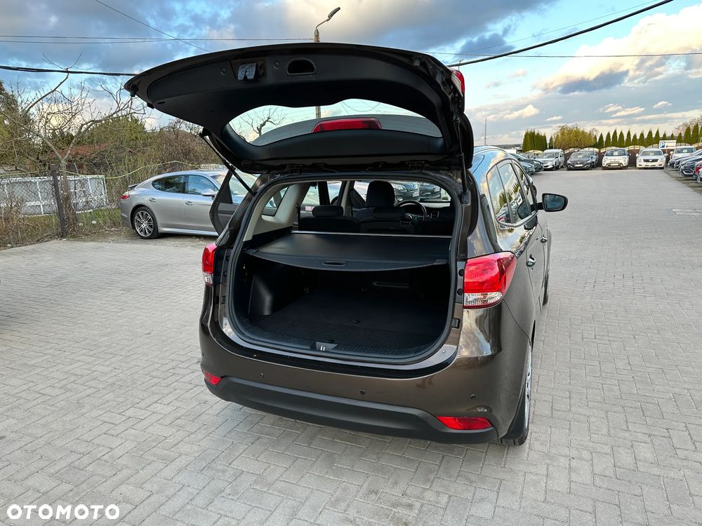 Kia Carens - 23