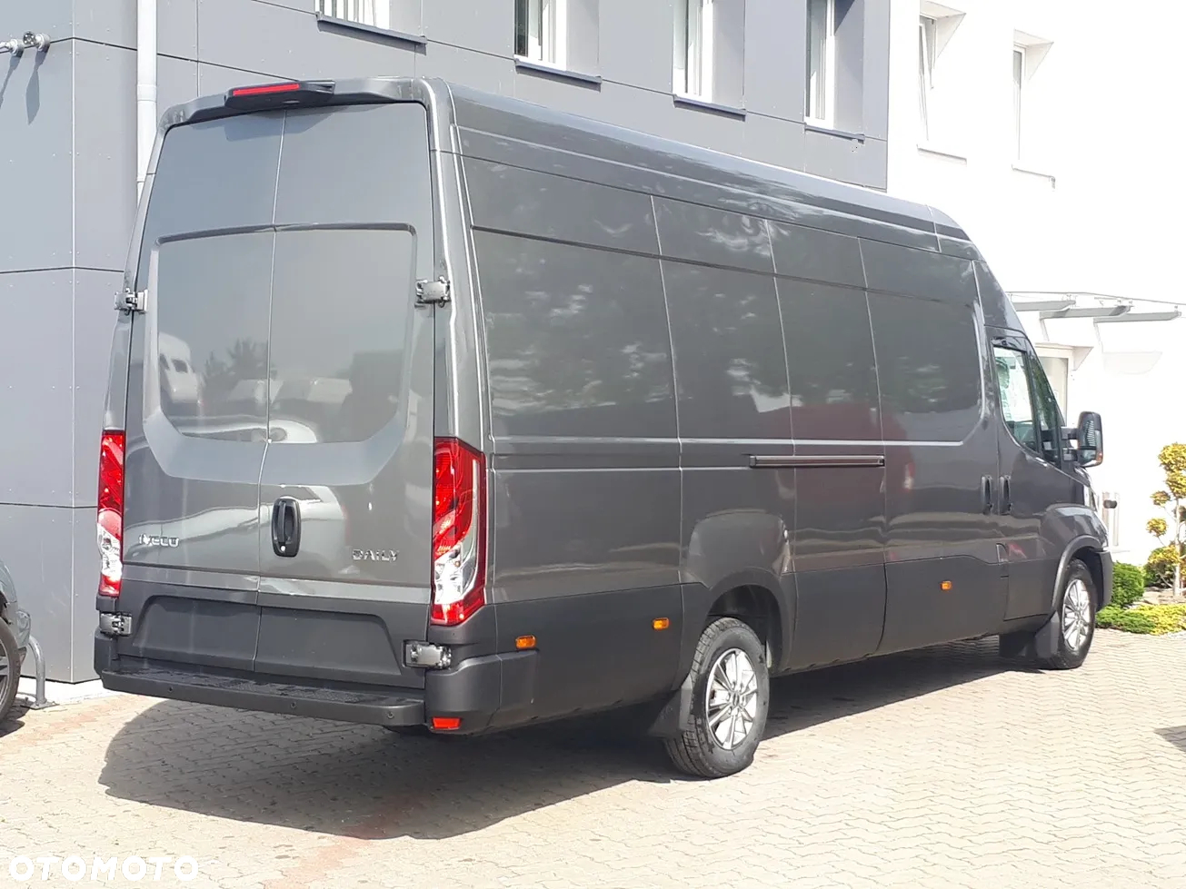 Iveco 35S21HA8V, dach 2,1m, szary metalizowany, - 5