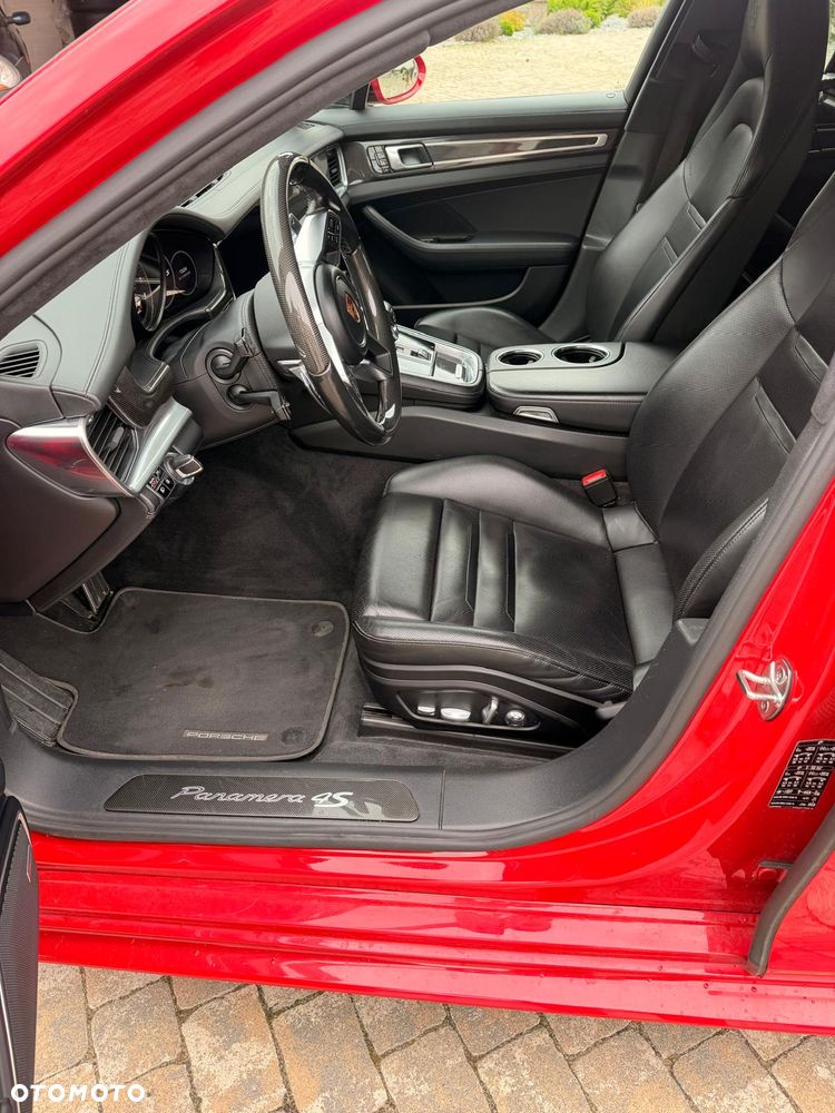 Porsche Panamera 4S - 27