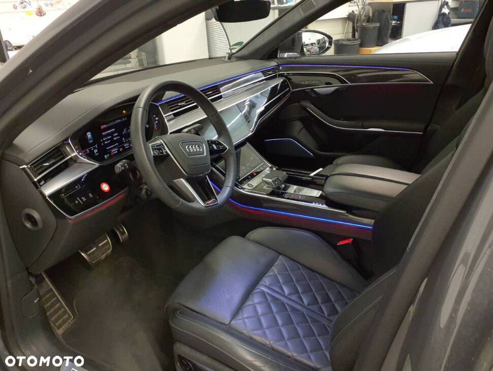 Audi A8 - 4