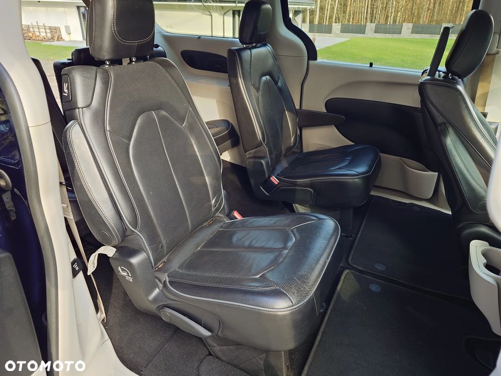 Chrysler Pacifica - 10
