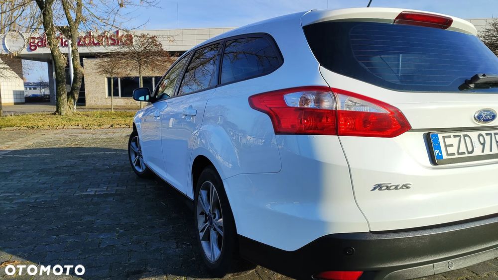 Ford Focus 1.6 Ambiente - 4