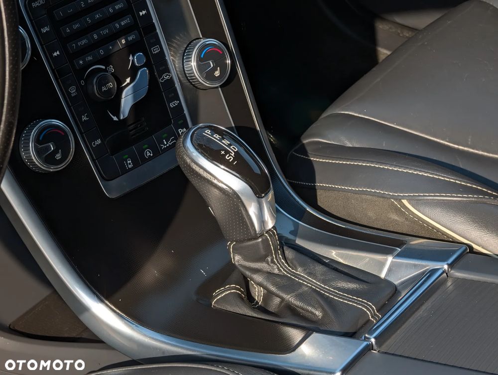 Volvo XC 60 D4 Geartronic RDesign - 30