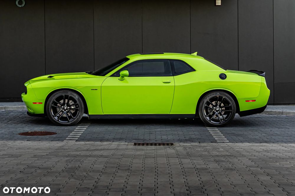 Dodge Challenger - 4