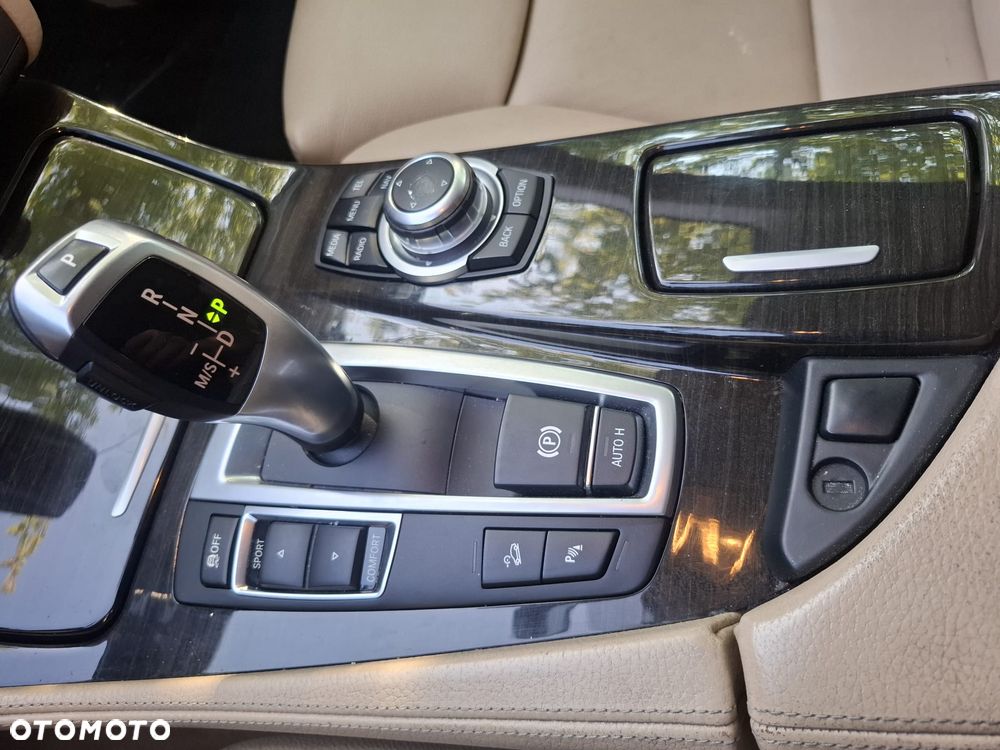 BMW Seria 5 530d xDrive - 7