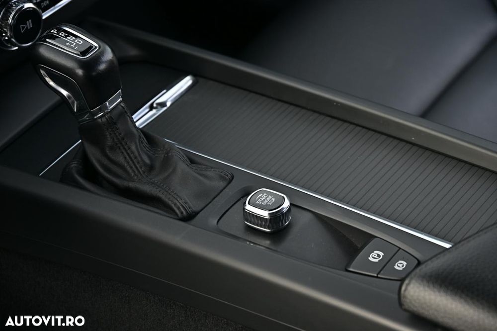 Volvo XC 60 D4 AWD Geartronic Momentum - 30