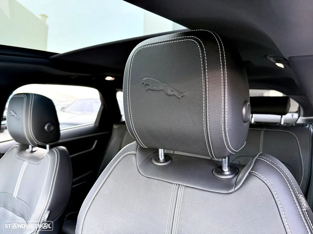 Jaguar F-Pace P250 AWD R-Dynamic S - 24