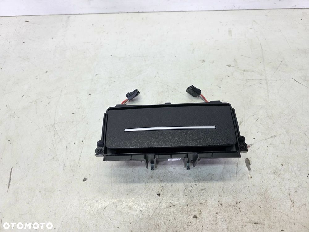 GNIAZDO ZAPALNICZKI TYŁ TUNELU ŚRODKOWEGO AUDI Q7 4M 4M0864061 - 1