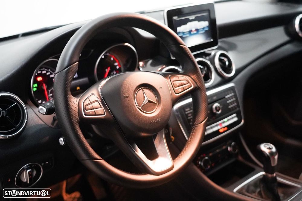 Mercedes-Benz CLA 180 d Shooting Brake Urban - 8
