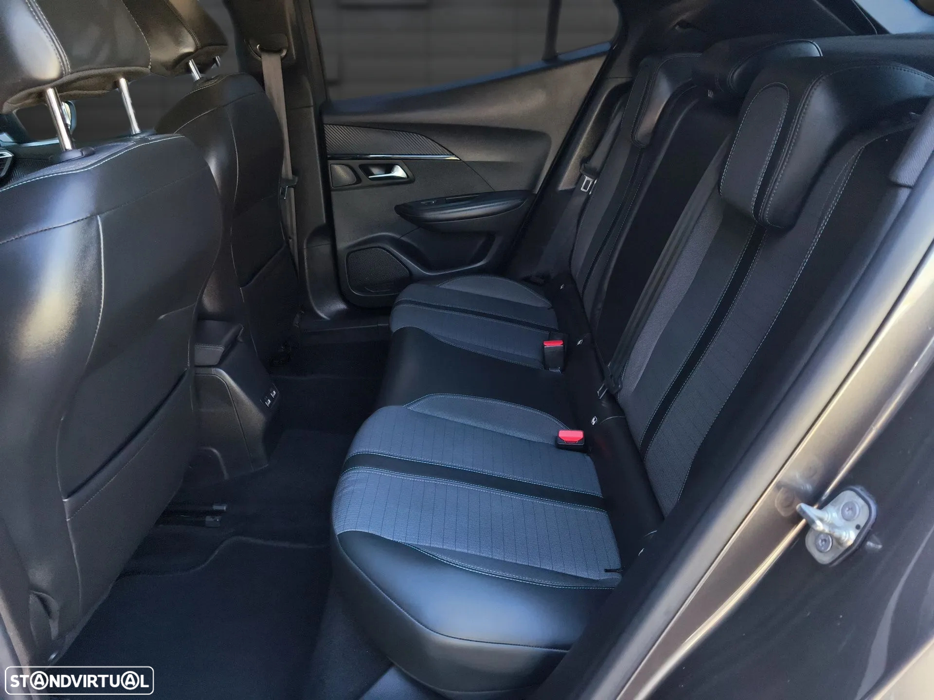 Peugeot 2008 1.2 PureTech Allure Pack - 9