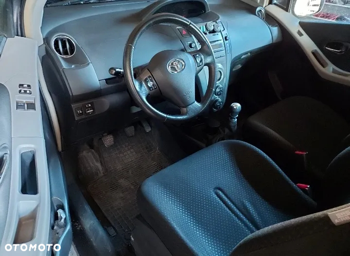 Toyota Yaris 1.33 Premium - 7