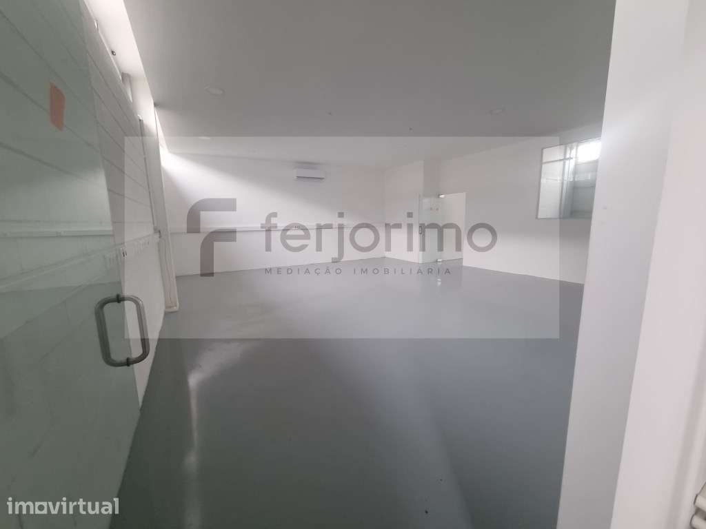 Armazens 

470 m + 100 Mezanine - Grande imagem: 4/13