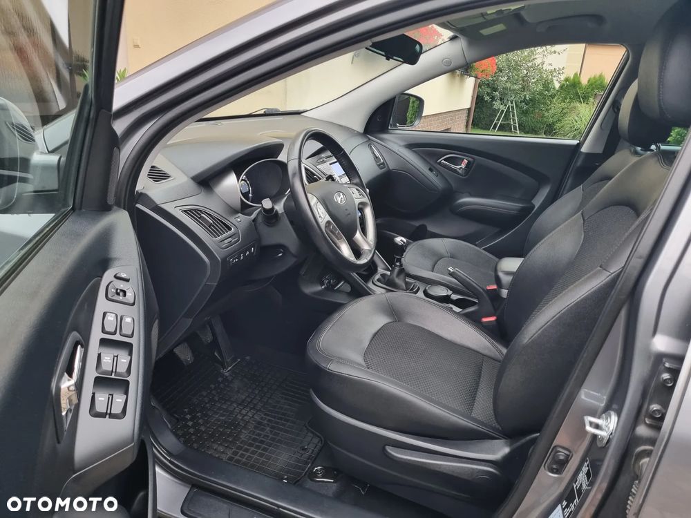 Hyundai ix35 2.0 CRDi 4WD Fifa World Cup Gold Edition - 9
