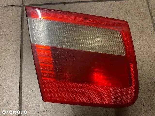 LAMPA TYŁ LEWA W KLAPĘ BMW E46 KOMBI 8368759 - 1