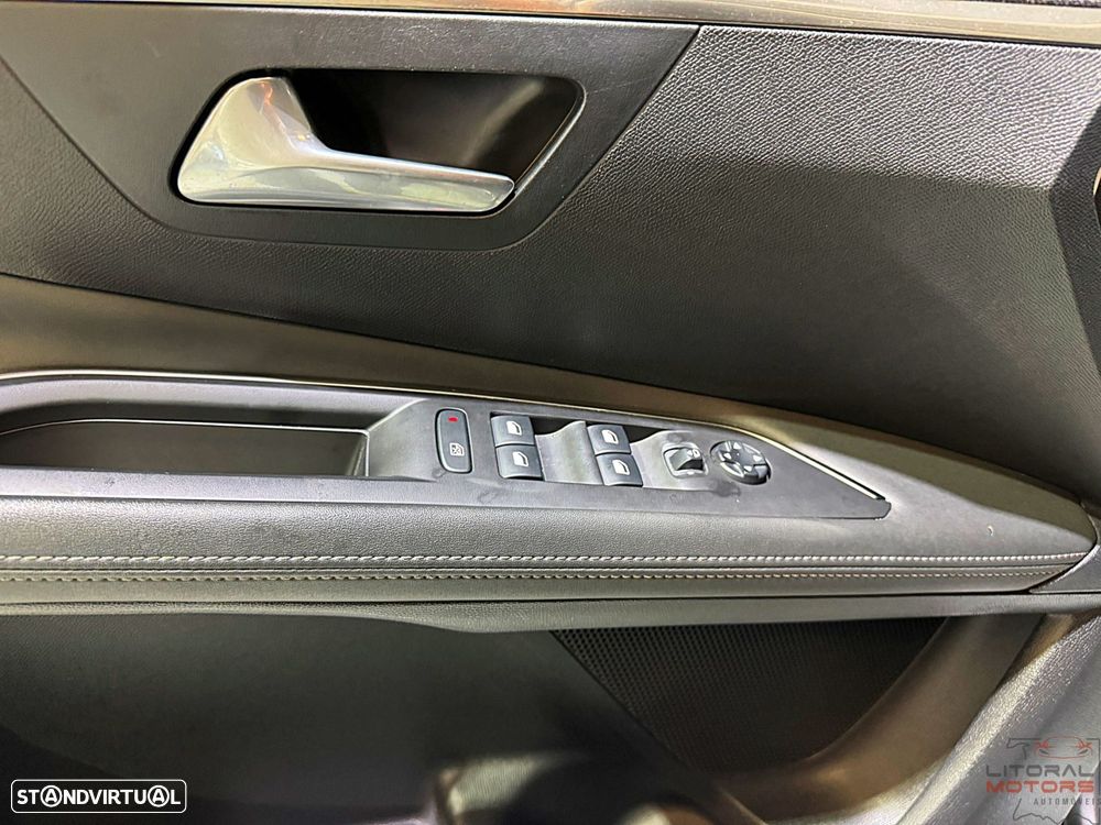 Peugeot 3008 1.2 PureTech Allure Pack EAT8 - 19