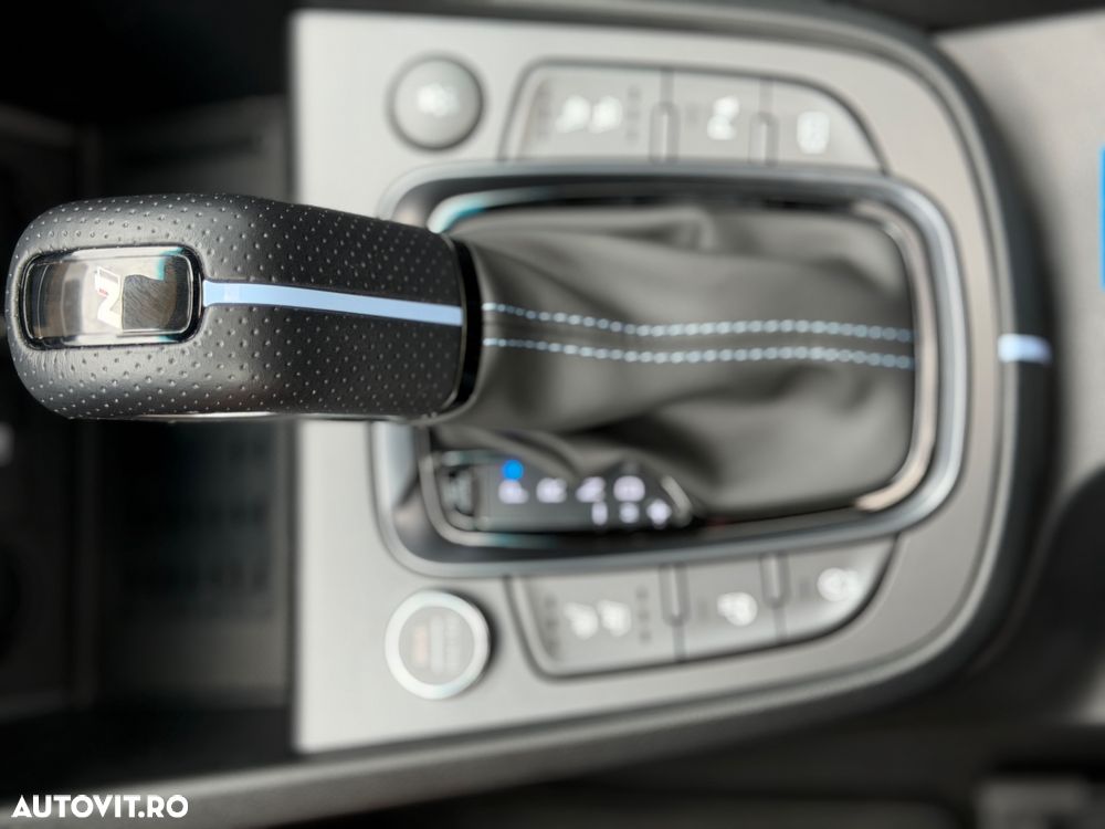 Hyundai KONA - 31