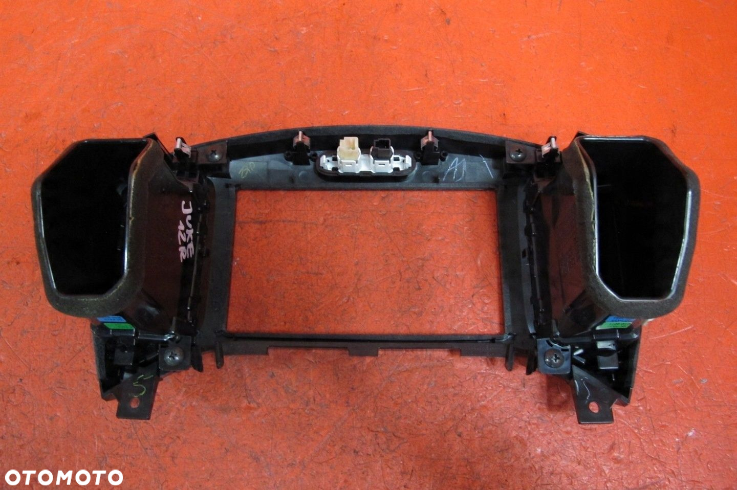 NISSAN JUKE 1 I F15 RAMKA ŚRODKOWA RADIA KRATKI NAWIEWU 682601KE0A - 4