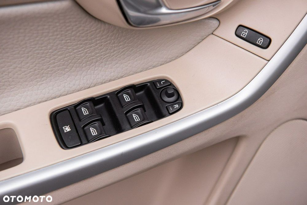 Volvo XC 60 D5 AWD Momentum - 26