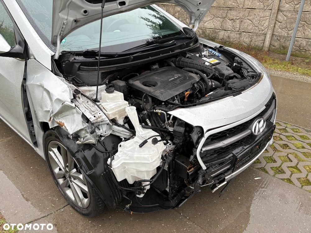 Hyundai i30 blue 1.6 CRDi Passion - 9