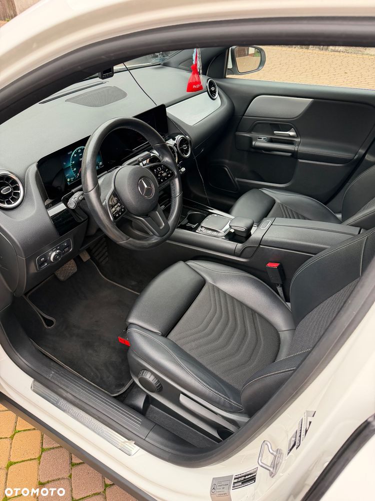 Mercedes-Benz GLA - 16