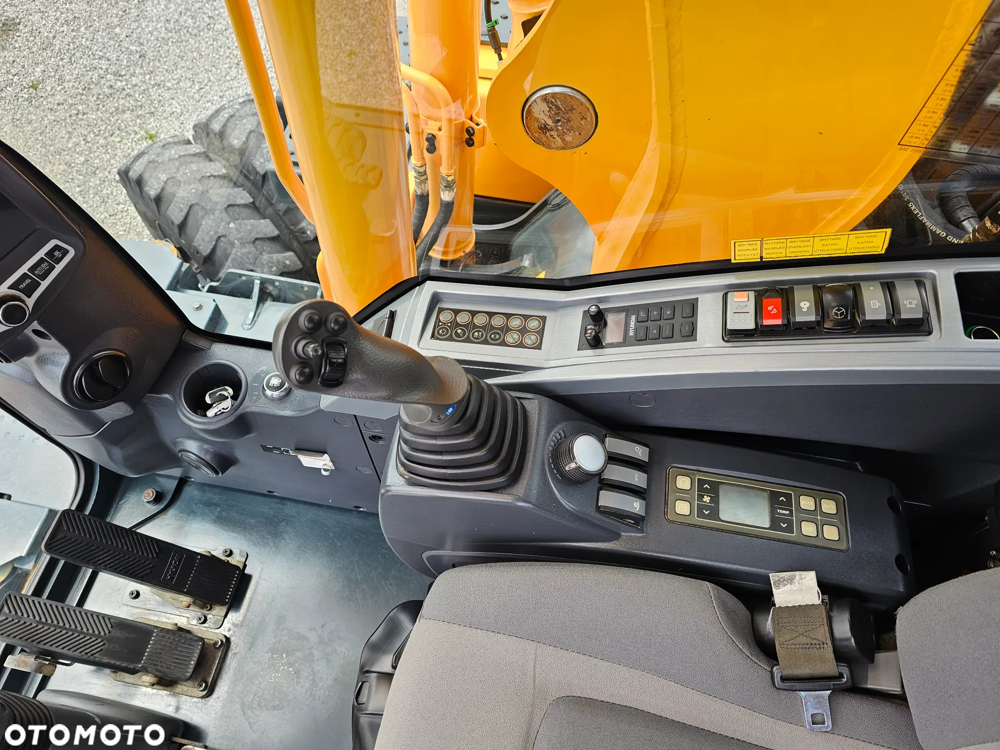 Hyundai 140 W 9 A - 26