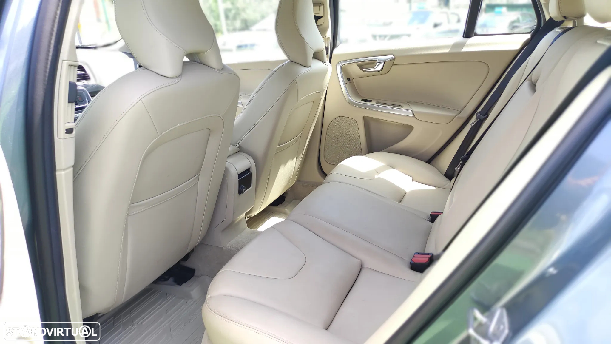 Volvo V60 2.0 D3 Summum Geartronic - 16