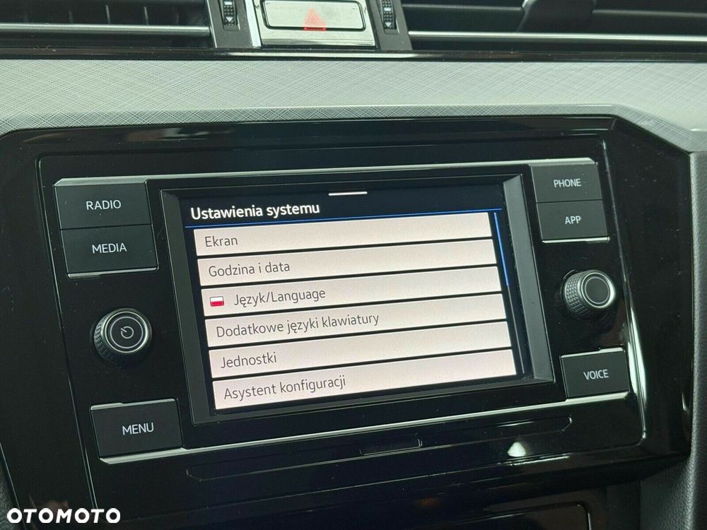 Volkswagen Passat - 25