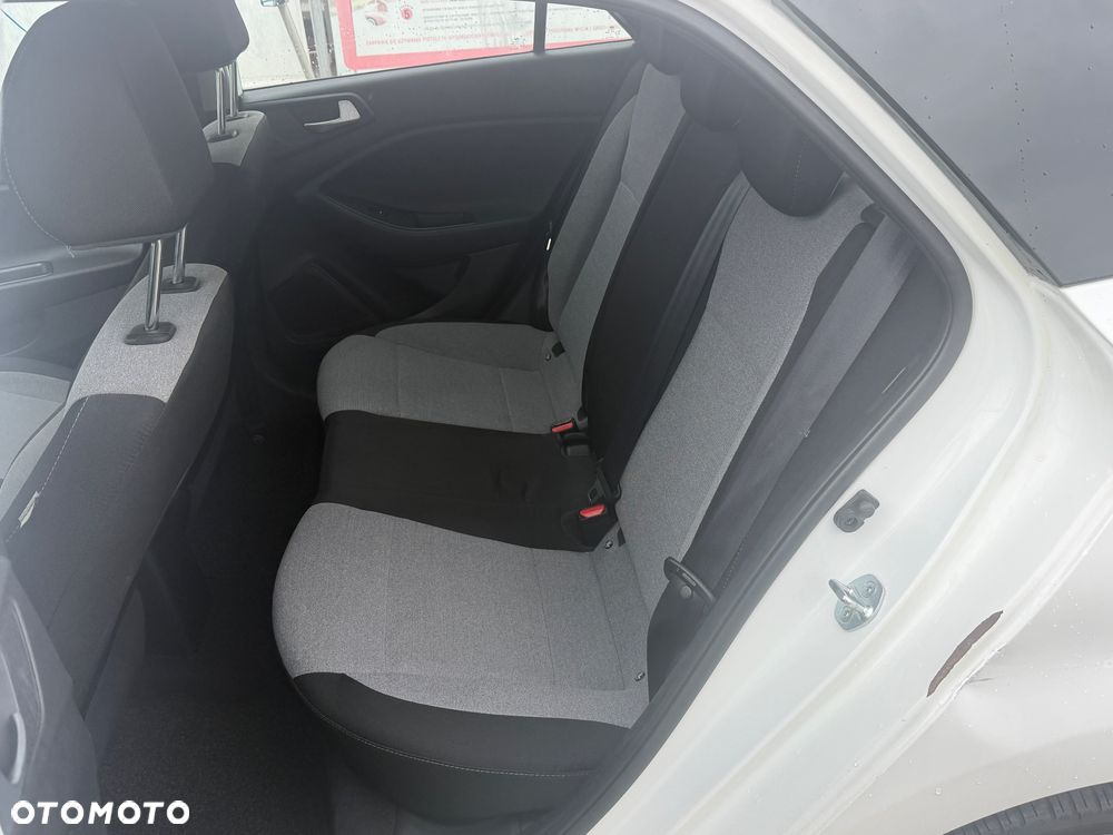 Hyundai i20 1.1 CRDi Trend - 13