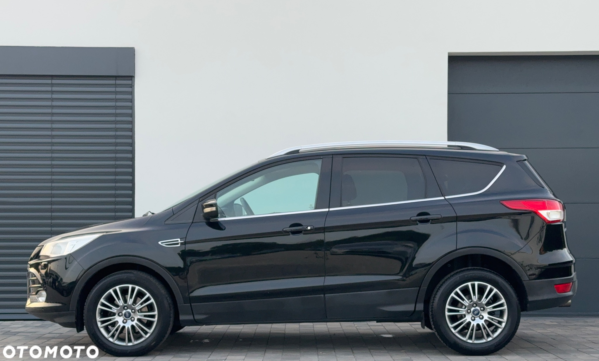 Ford Kuga 1.6 EcoBoost 2x4 Titanium - 4
