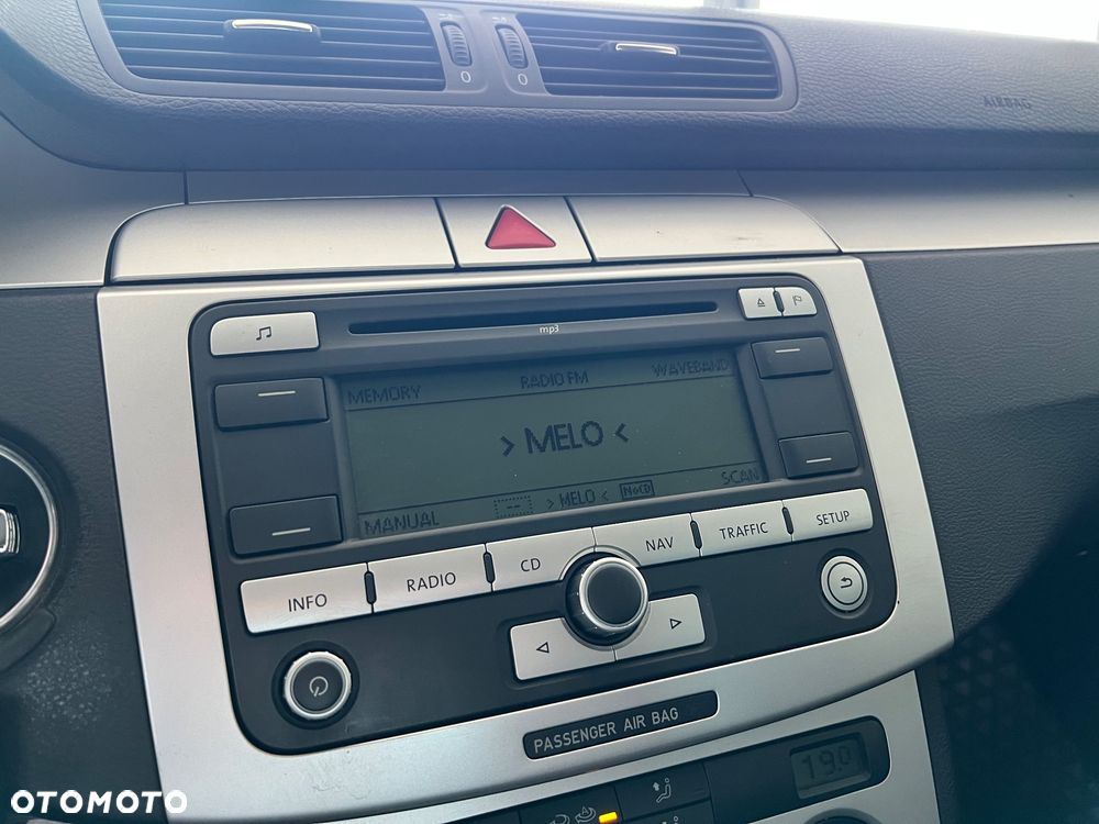 Volkswagen Passat 2.0 TDI Comfortline - 24