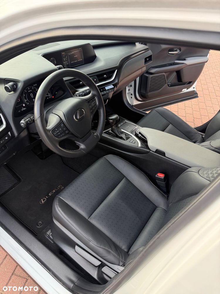 Lexus UX - 8