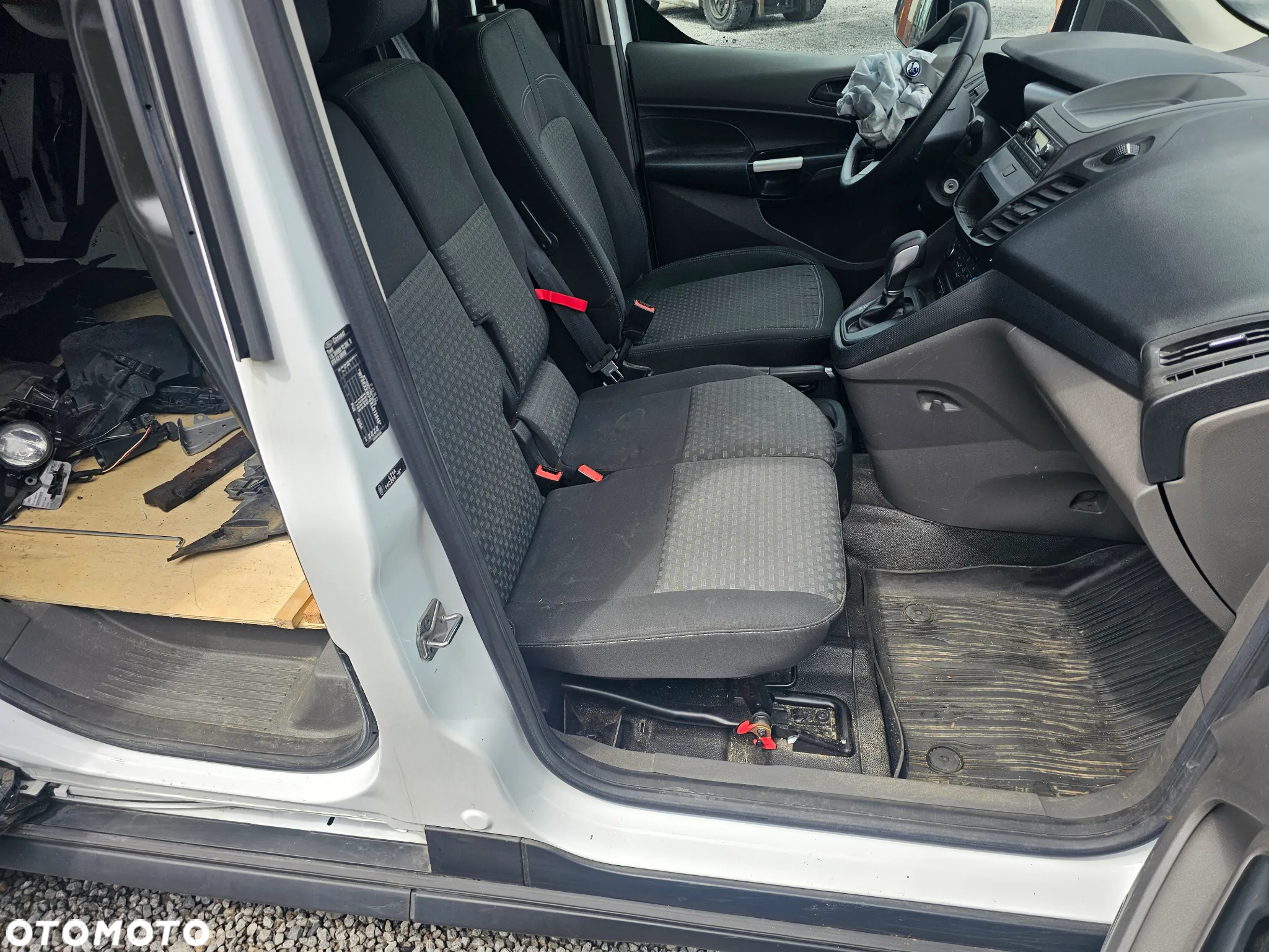 Ford Transit Connect - 11