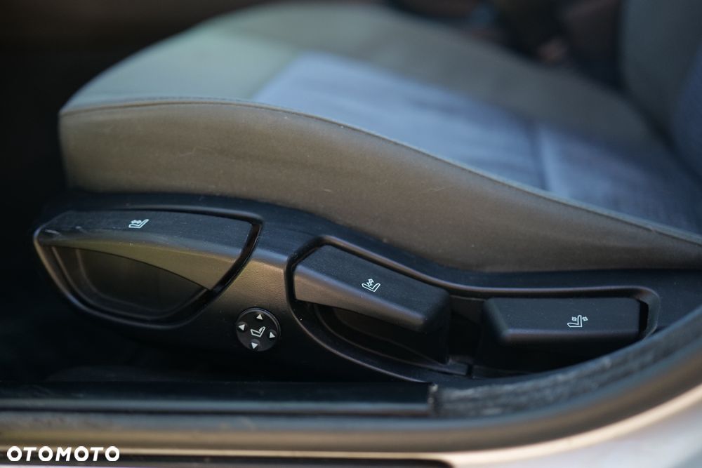 BMW Seria 3 320i - 16