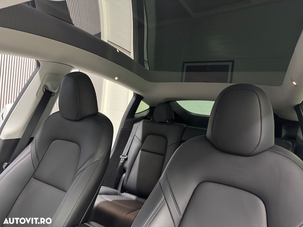 Tesla Model Y - 30