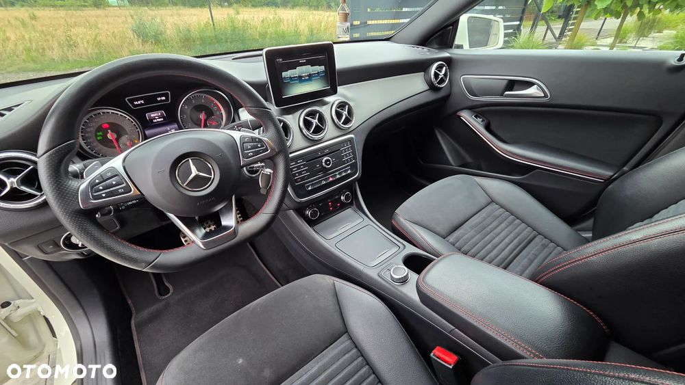 Mercedes-Benz CLA 180 7G-DCT AMG Line - 34