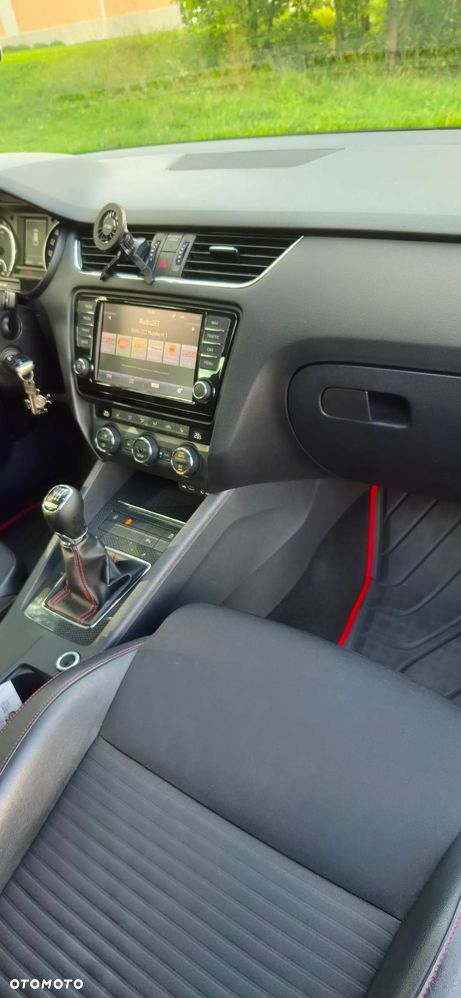 Skoda Octavia 2.0 TDI RS - 10