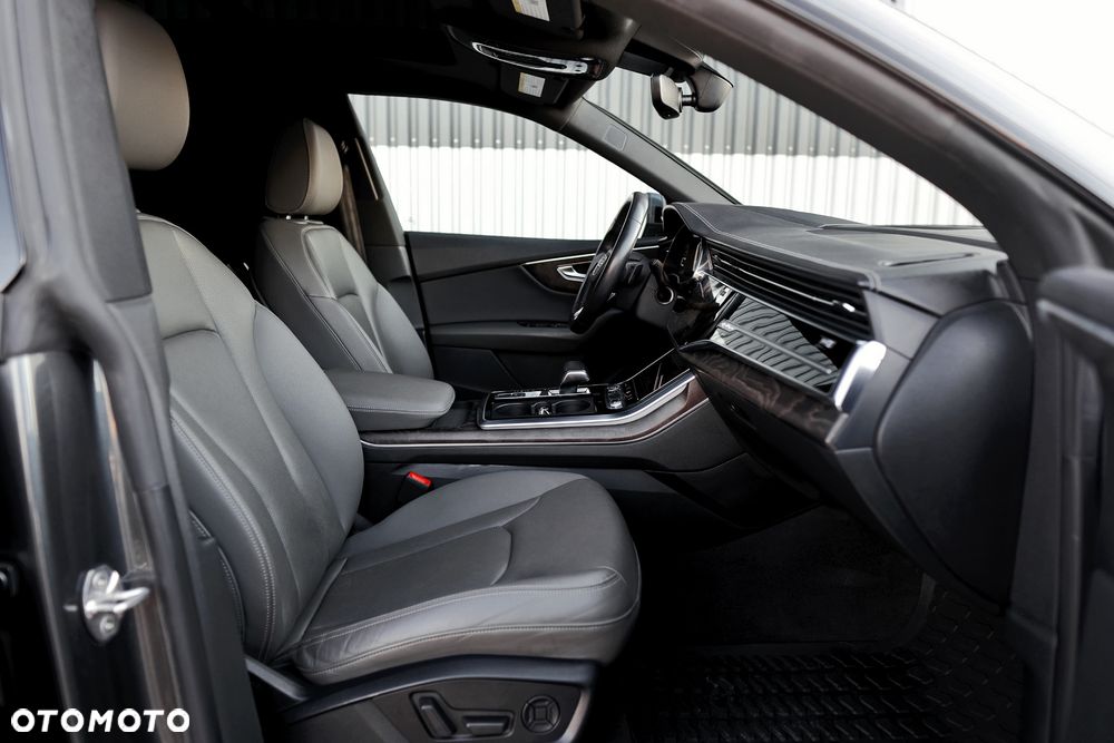 Audi Q8 55 TFSI quattro tiptronic - 32