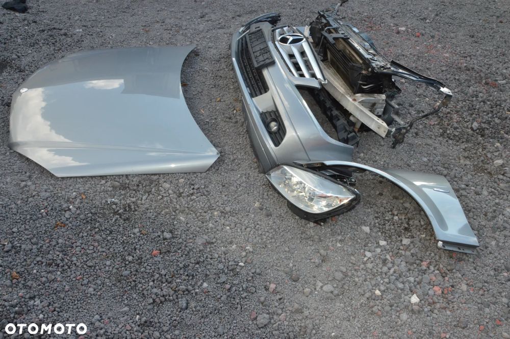 Zderzak maska błotnik lampa komplet przód mercedes c-klasa w204  2.2 cdi - 2