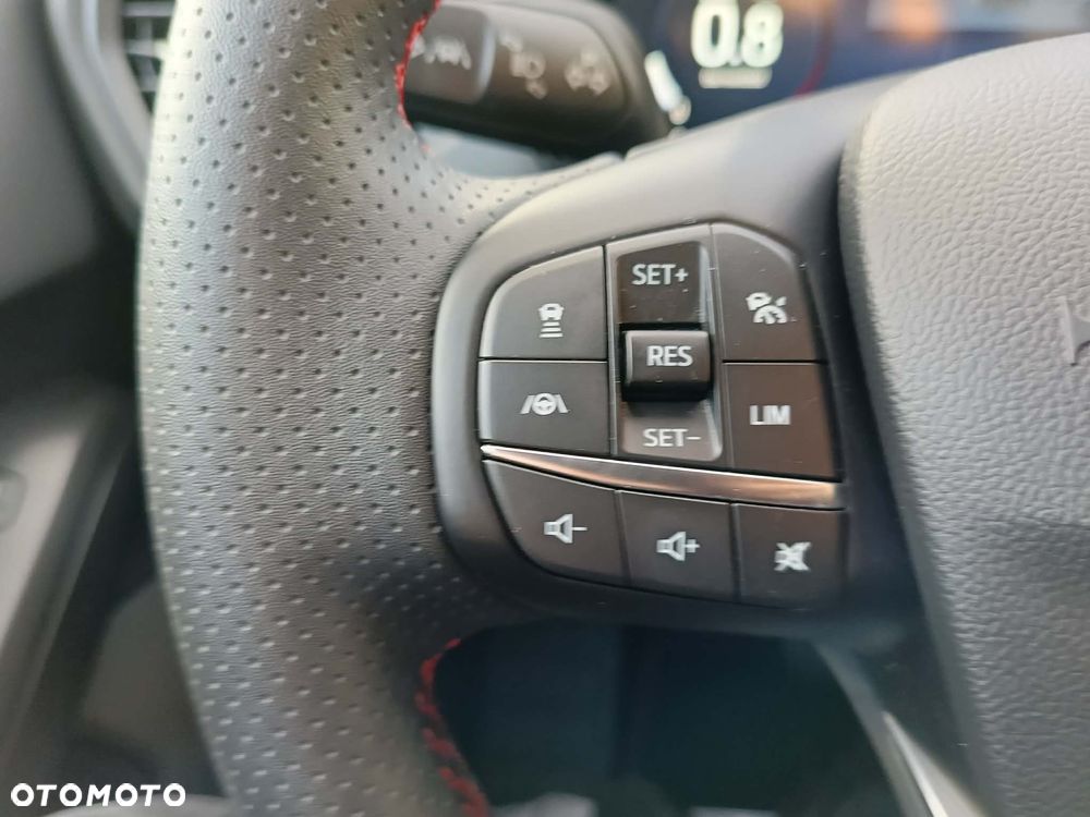 Ford Focus 1.0 EcoBoost Hybrid ST-LINE X - 18