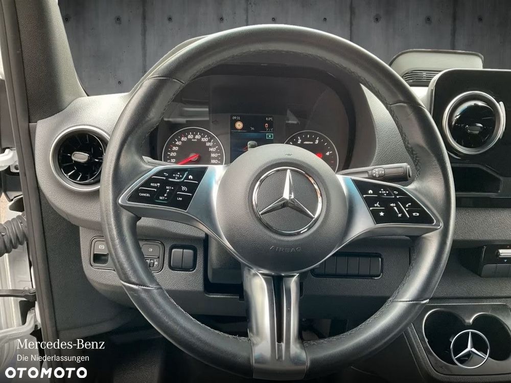 Mercedes-Benz Sprinter - 11