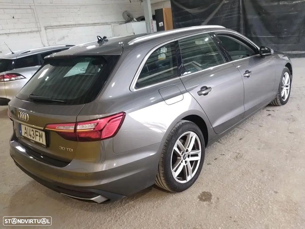 Audi A4 Avant 30 TDI S tronic - 3