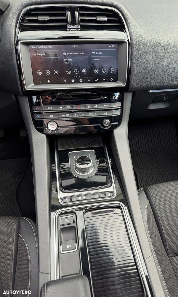 Jaguar F-Pace 20d AWD R-Sport - 18