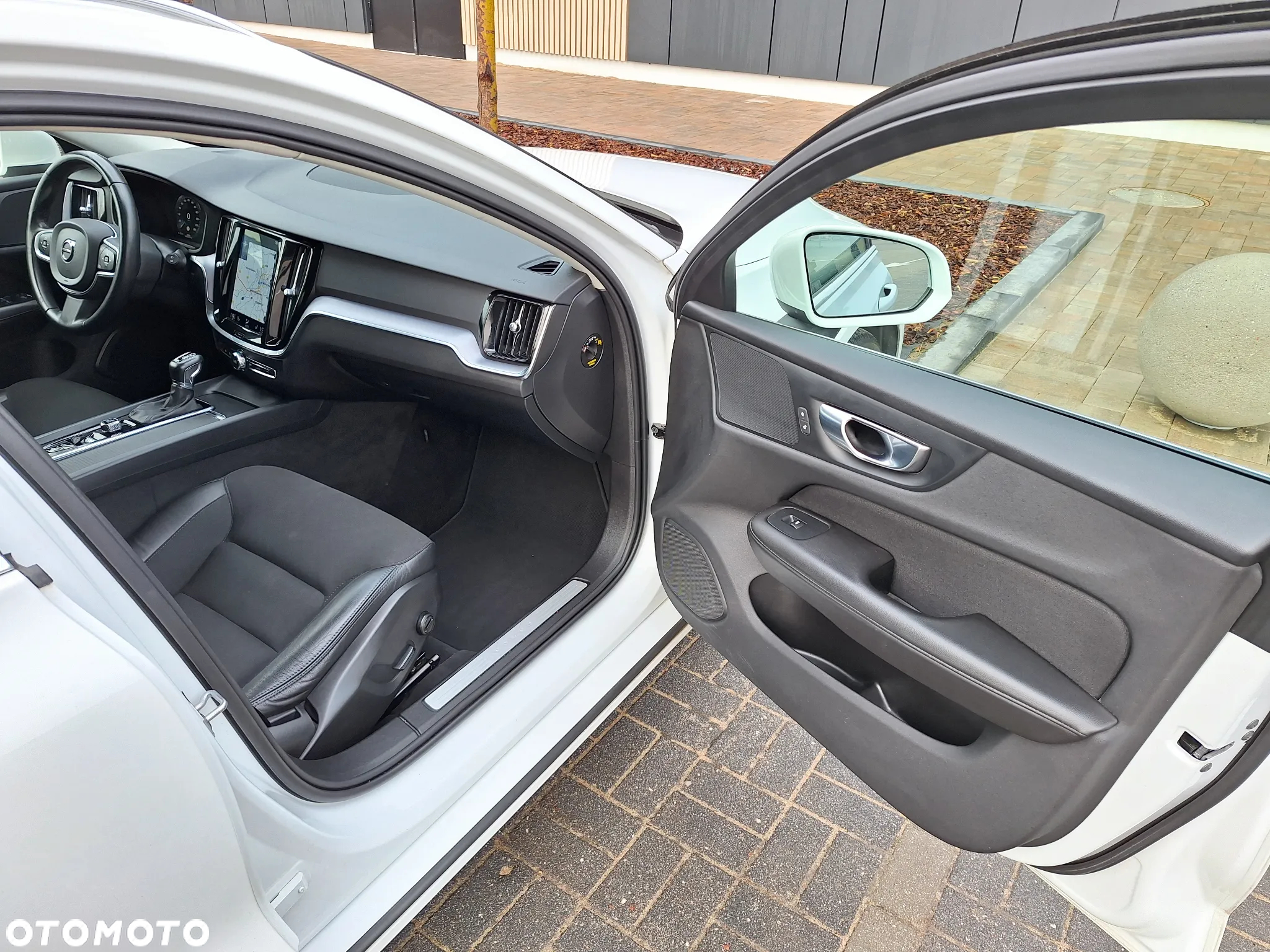 Volvo V60 D4 Momentum Pro - 27