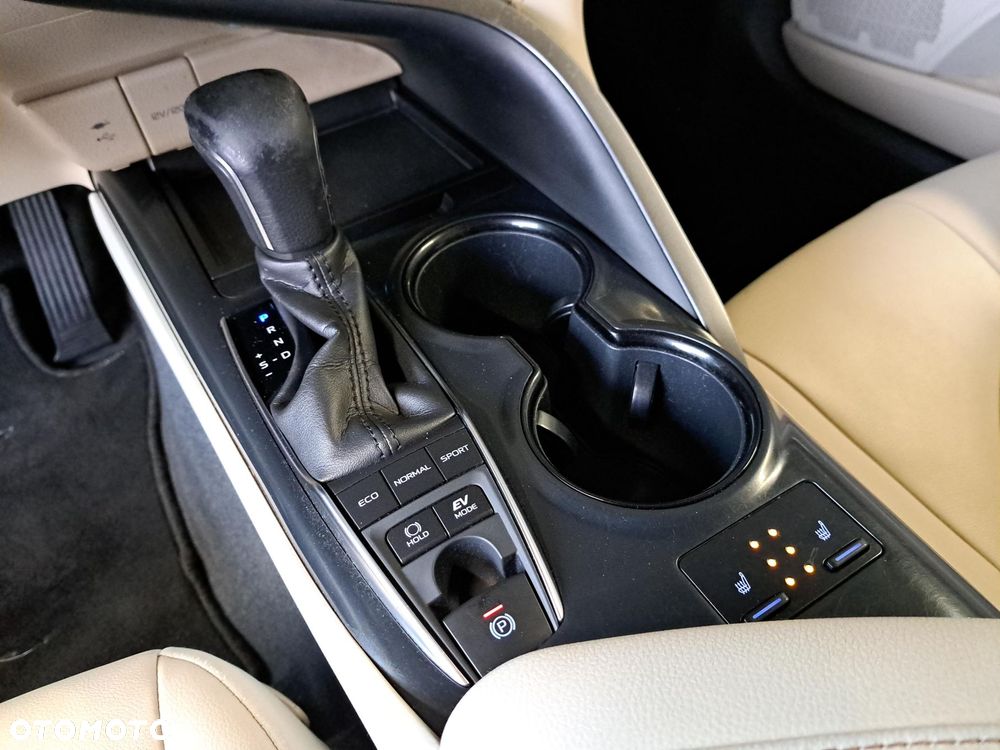 Toyota Camry 2.5 Hybrid Comfort CVT - 27