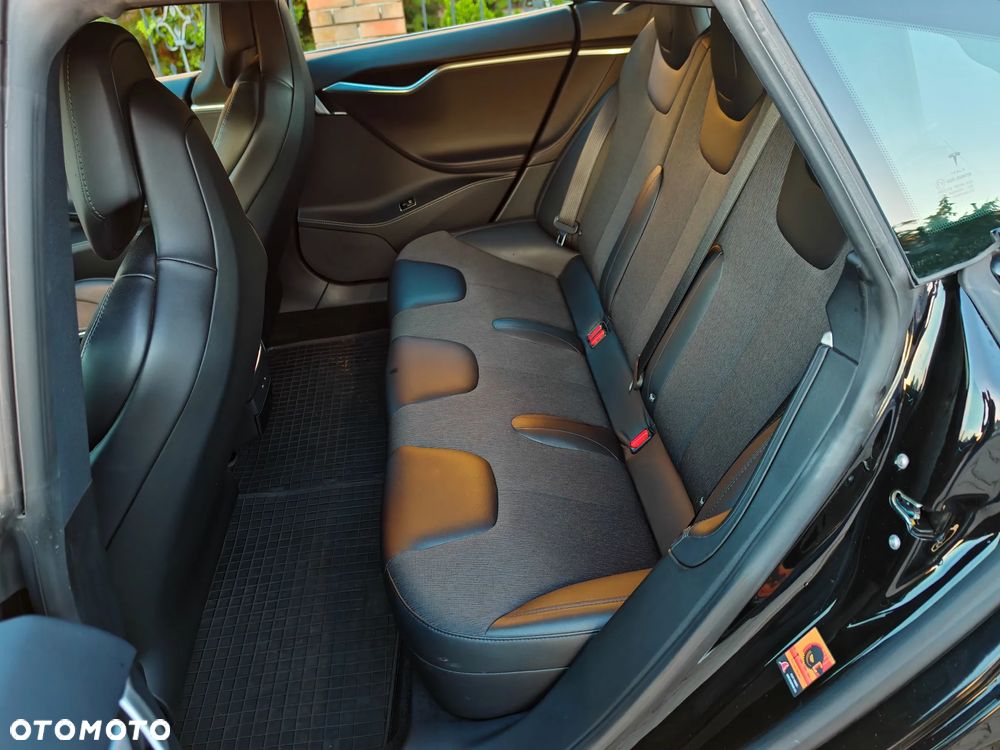 Tesla Model S - 31