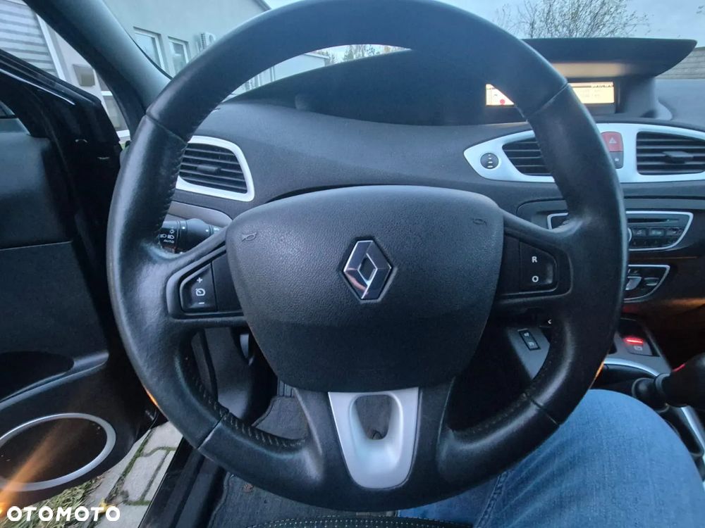 Renault Grand Scenic - 21